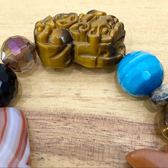 Handmade Pi Xiu Natural Gemstones Mixed Beads Crystal 8-inch Lucky Bracelet - Picture 14 of 16